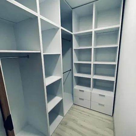 Apartmán Byt S Obrovskou Terasou, Zapad Slnka, Garazove Parkovanie *