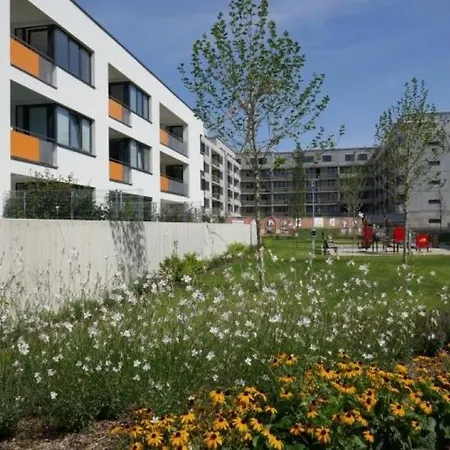 Byt S Obrovskou Terasou, Zapad Slnka, Garazove Parkovanie Apartmán Trnava