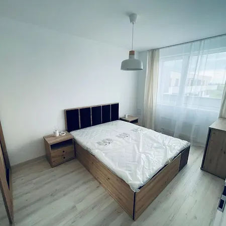 Apartmán Byt S Obrovskou Terasou, Zapad Slnka, Garazove Parkovanie Trnava