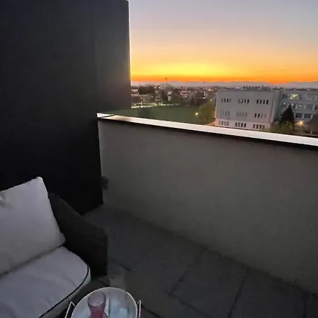 Apartmán Byt S Obrovskou Terasou, Zapad Slnka, Garazove Parkovanie