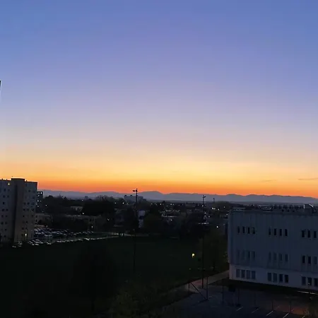 Byt S Obrovskou Terasou, Zapad Slnka, Garazove Parkovanie Apartmán