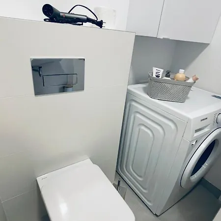 Byt S Obrovskou Terasou, Zapad Slnka, Garazove Parkovanie Apartmán *