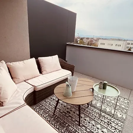 Apartmán Byt S Obrovskou Terasou, Zapad Slnka, Garazove Parkovanie Trnava