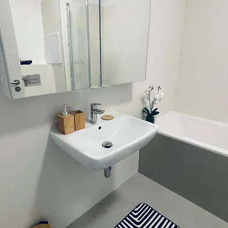 Byt S Obrovskou Terasou, Zapad Slnka, Garazove Parkovanie