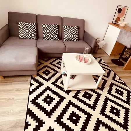 Byt S Obrovskou Terasou, Zapad Slnka, Garazove Parkovanie *