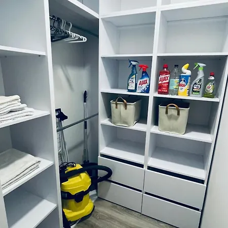 Byt S Obrovskou Terasou, Zapad Slnka, Garazove Parkovanie Trnava