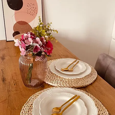 Byt S Obrovskou Terasou, Zapad Slnka, Garazove Parkovanie Apartmán *