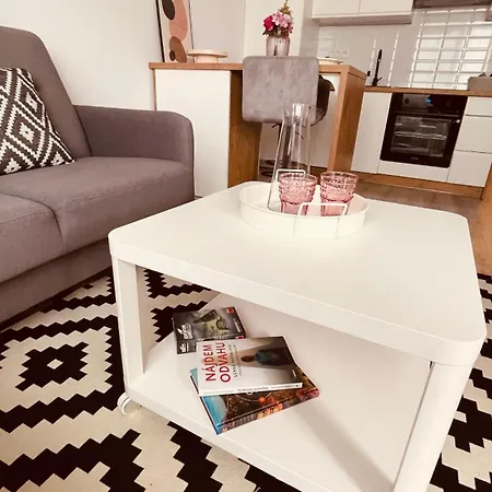 Byt S Obrovskou Terasou, Zapad Slnka, Garazove Parkovanie *