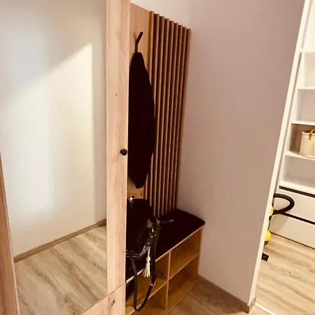 Byt S Obrovskou Terasou, Zapad Slnka, Garazove Parkovanie Trnava