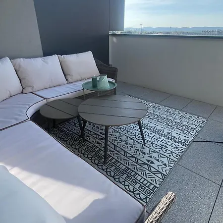 Apartmán Byt S Obrovskou Terasou, Zapad Slnka, Garazove Parkovanie Trnava